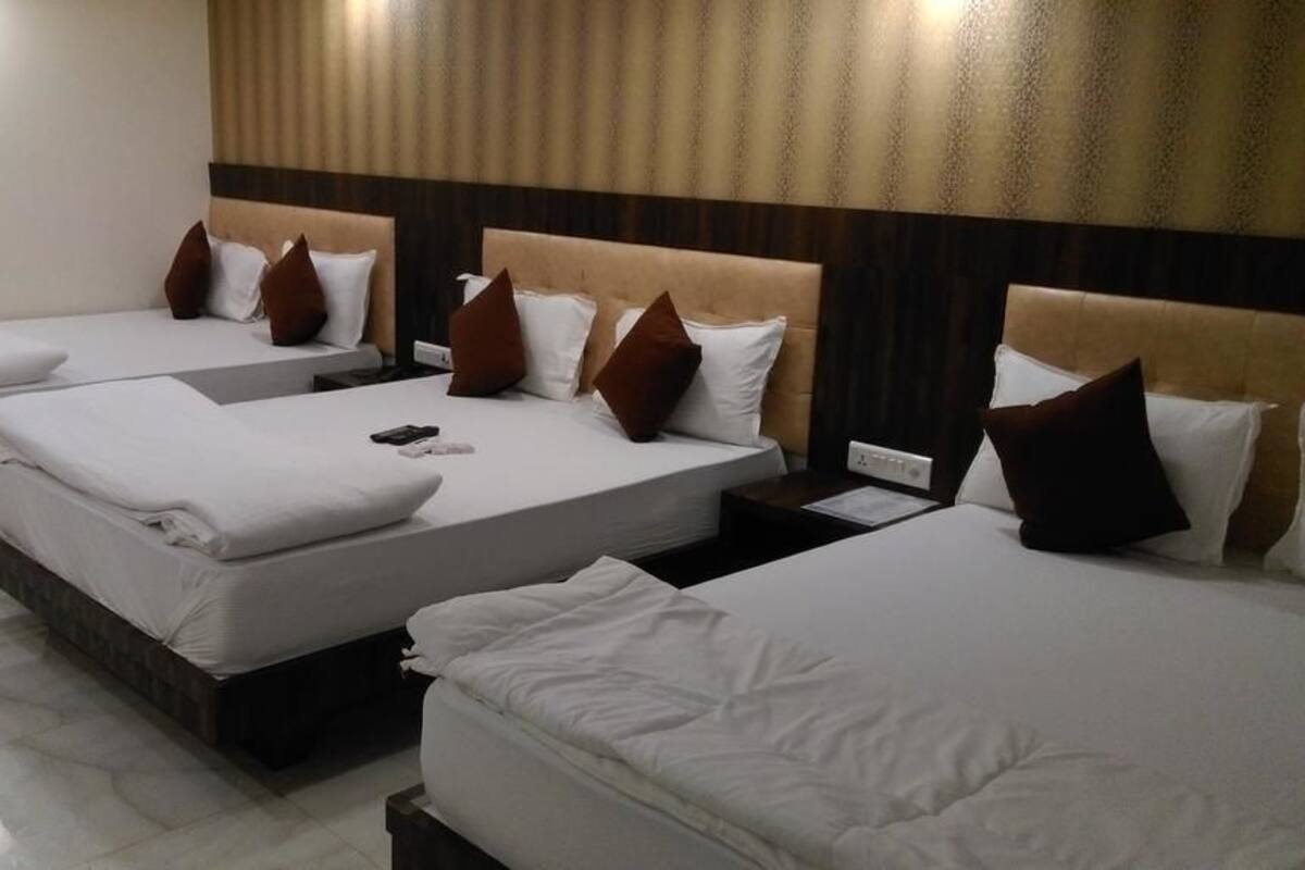Desk, rollaway beds, free WiFi