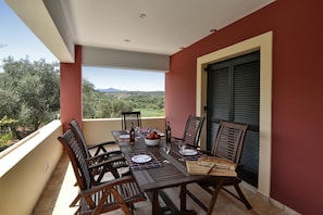 Villa, 5 Bedrooms | Terrace/patio