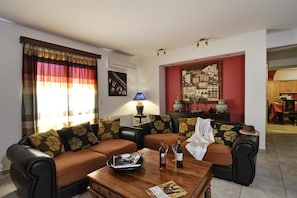 Villa, 5 Bedrooms | Living area