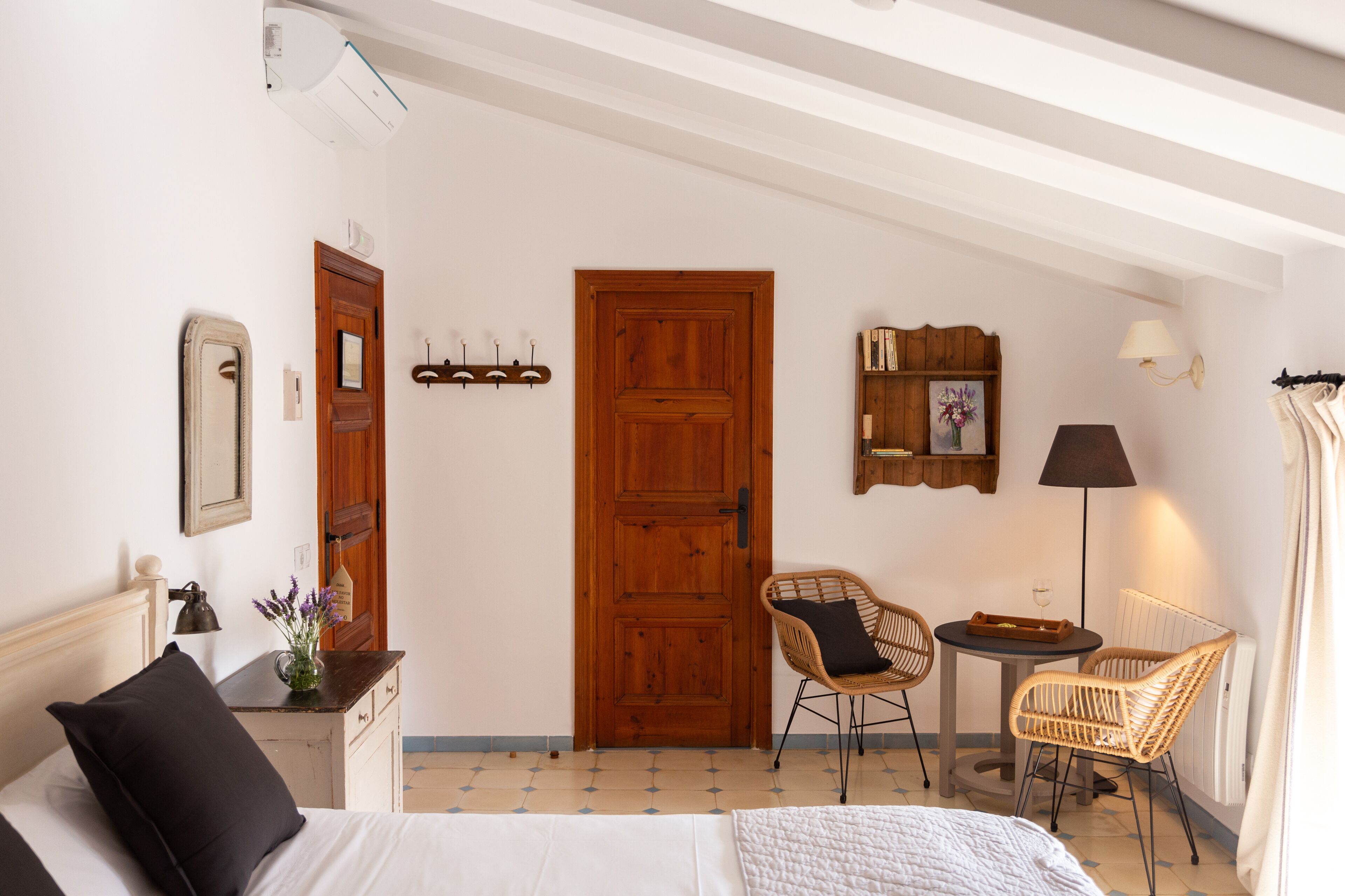 standard double or twin room | living area | flat-screen tv, fireplace