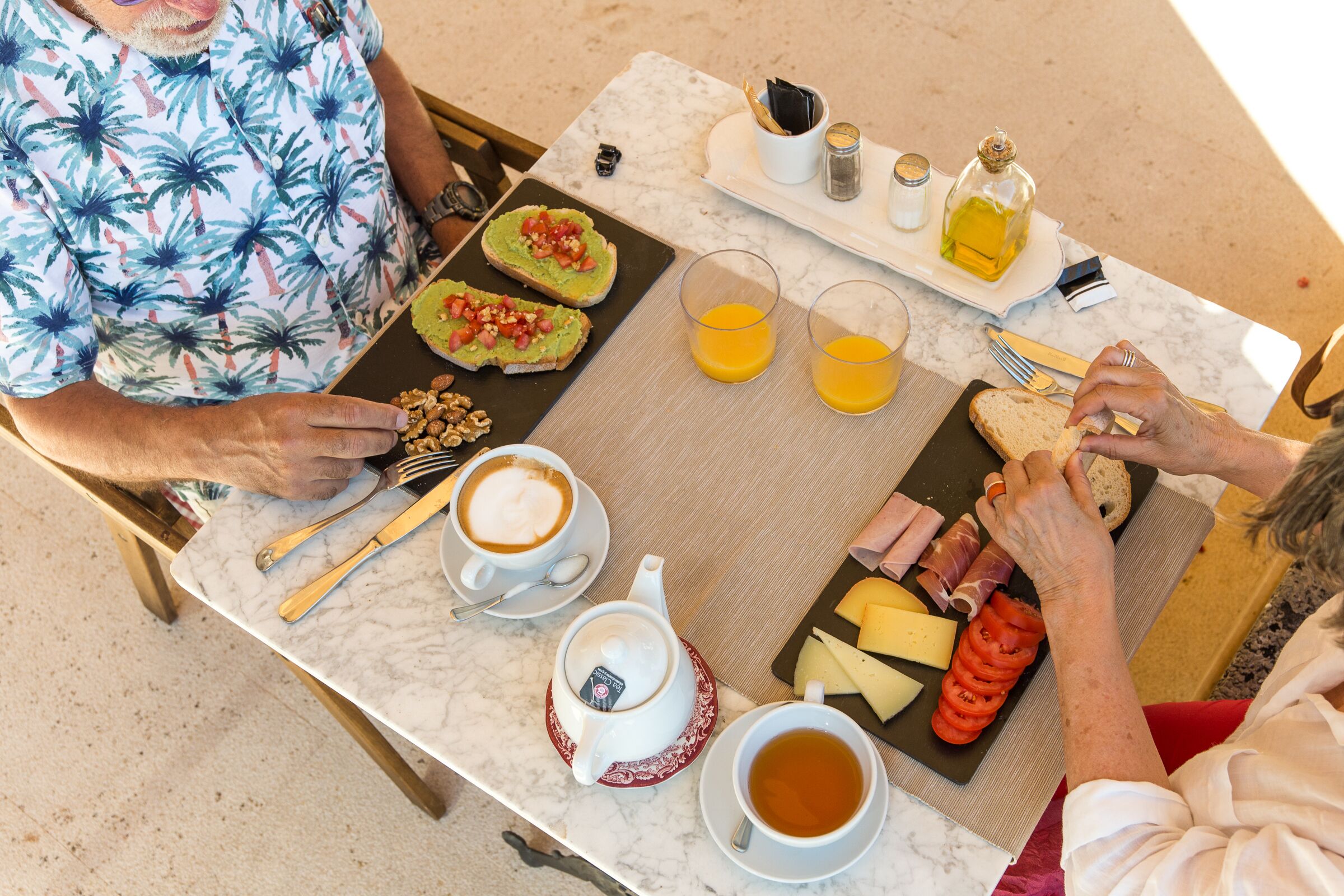 daily cooked-to-order breakfast (eur 15 per person)