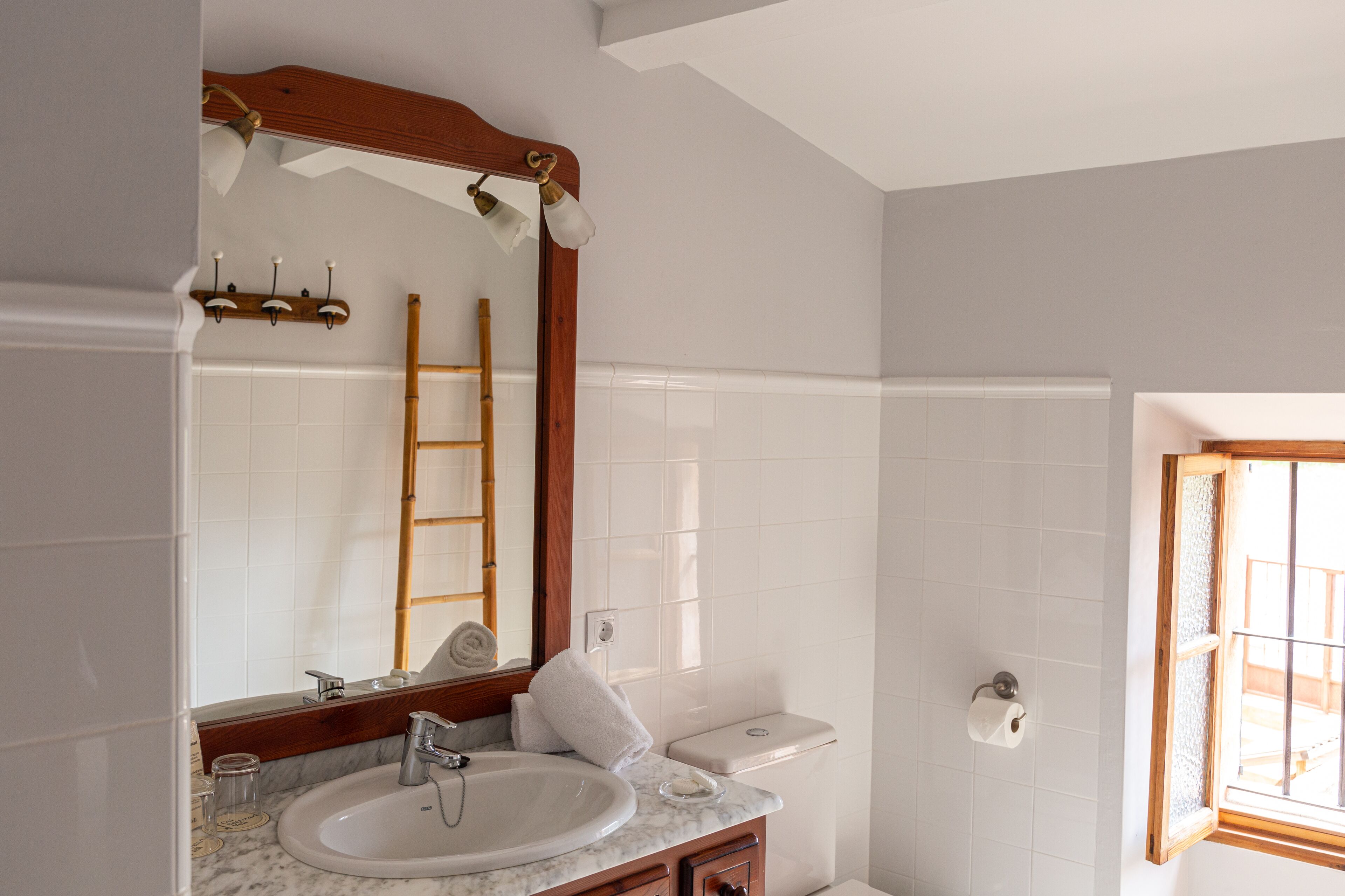 standard double or twin room | bathroom | free toiletries, hair dryer, towels