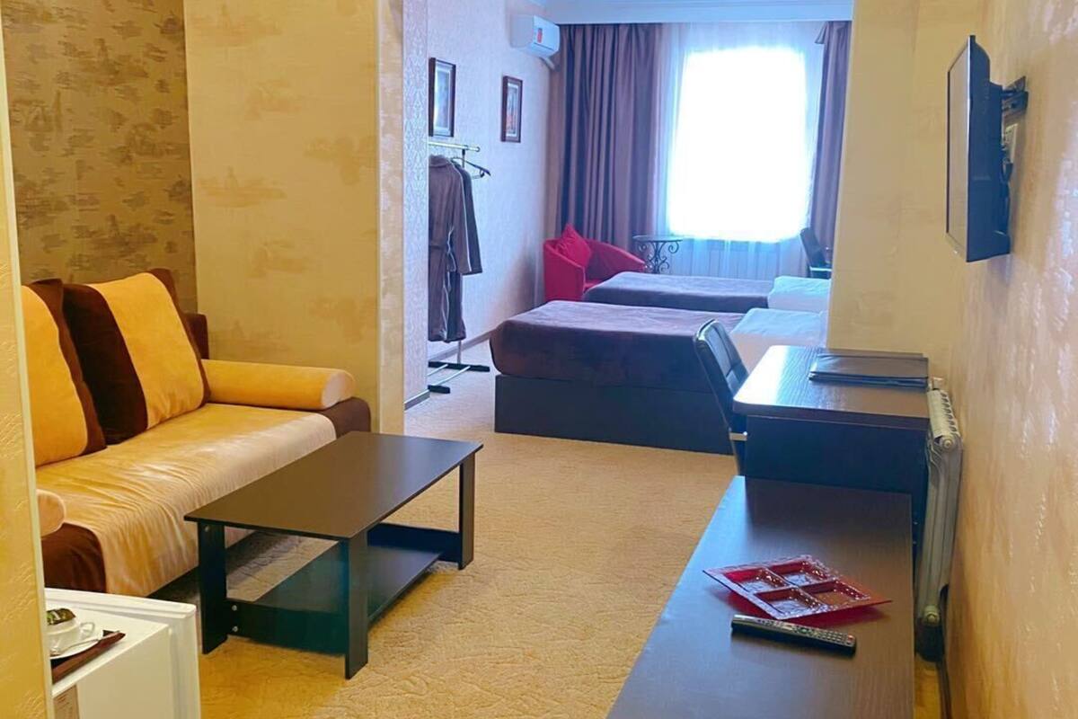 Superior Twin Room, City View | 1 bilik tidur, meja, ruang kerja komputer riba, seterika/papan seterika
