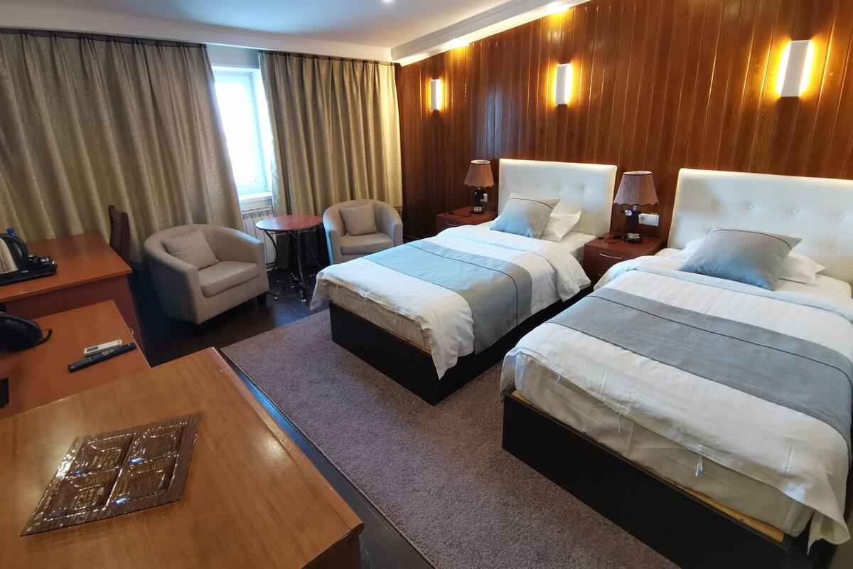 Junior Twin Room | 1 bilik tidur, meja, ruang kerja komputer riba, seterika/papan seterika