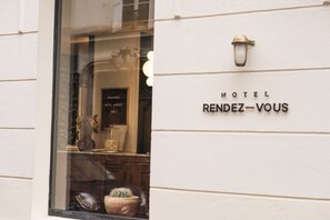 Front of property - Hôtel Rendez-vous Batignolles (Paris)