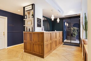 Reception - Hôtel Rendez-vous Batignolles (Paris)