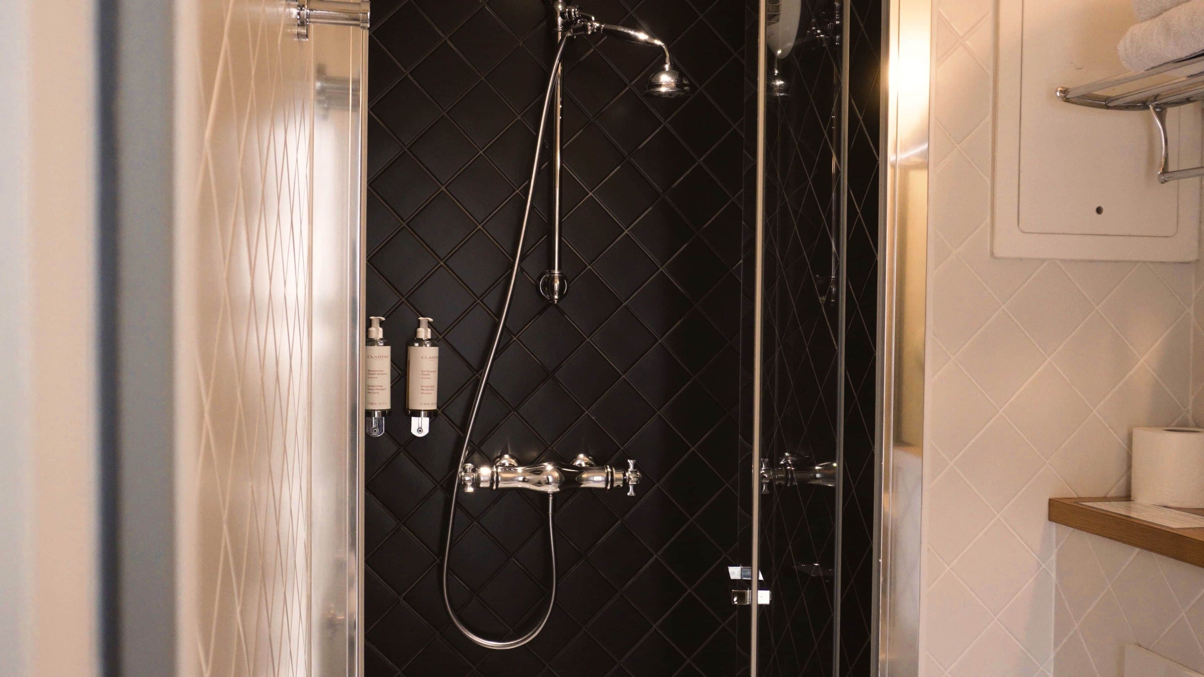 chambre mansardée sous les toits | bathroom | shower, designer toiletries, hair dryer, towels