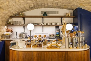 Daily buffet breakfast for a fee - Hôtel Rendez-vous Batignolles (Paris)