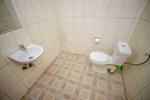 Chuveiro/banheira combinados, produtos de toalete grátis