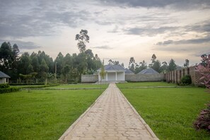 Property grounds - New Fort View Resort (Fort Portal)