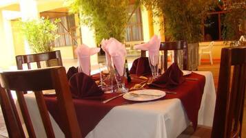 รับประทานอาหารกลางแจ้ง