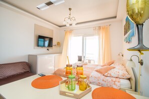 Premium bedding, individually decorated, desk, iron/ironing board - Apartments Rakuljic (Podstrana)