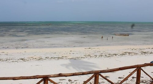 Nyamkwi White Sands