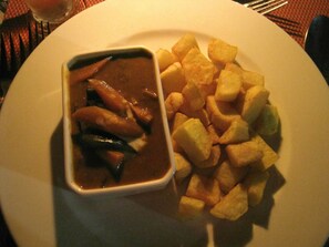 Free daily local cuisine breakfast - Nyungwe Top View Hotel (Bushekeri)