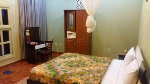 Desk, free WiFi - Nyungwe Top View Hotel (Bushekeri)