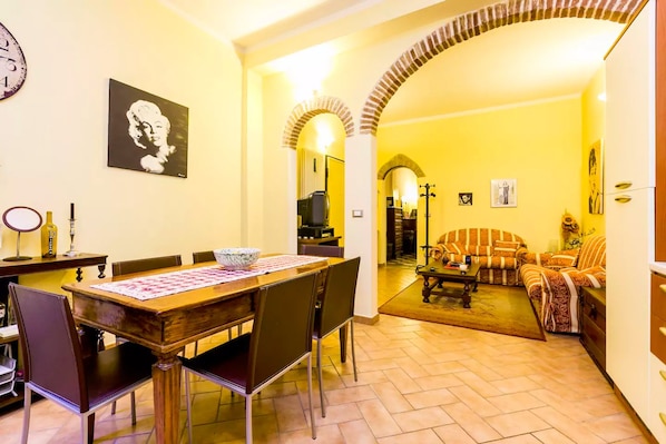 Apartment, 1 Bedroom | In-room dining