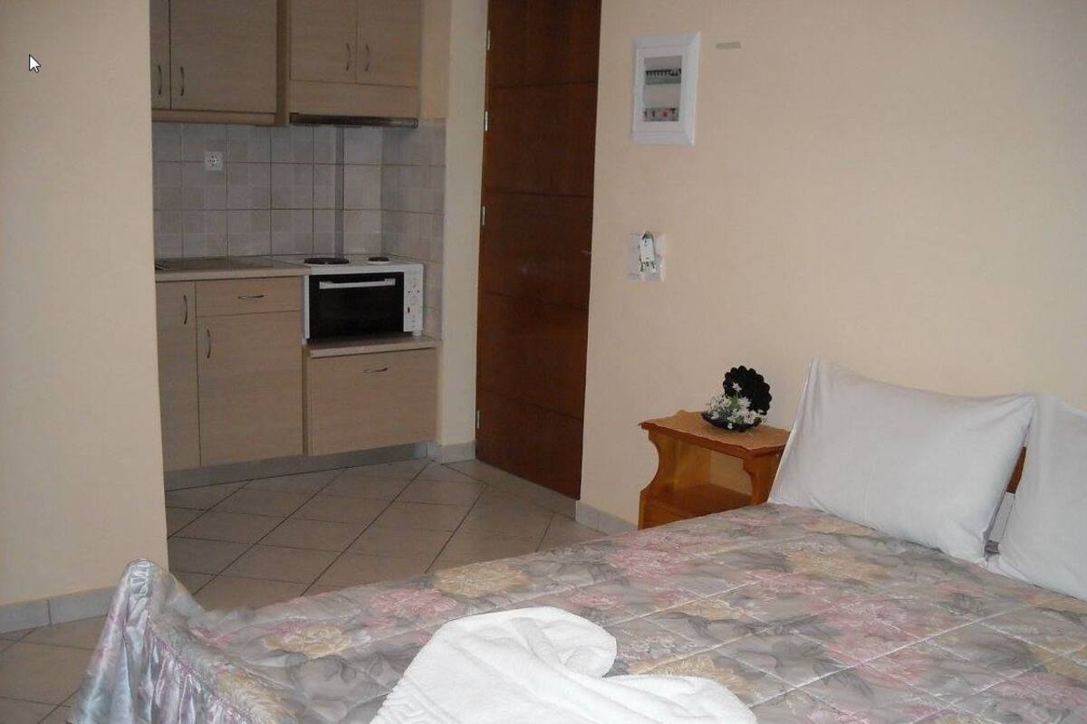 Appartamento, 1 camera da letto, vista mare parziale | Area soggiorno | TV a schermo piatto