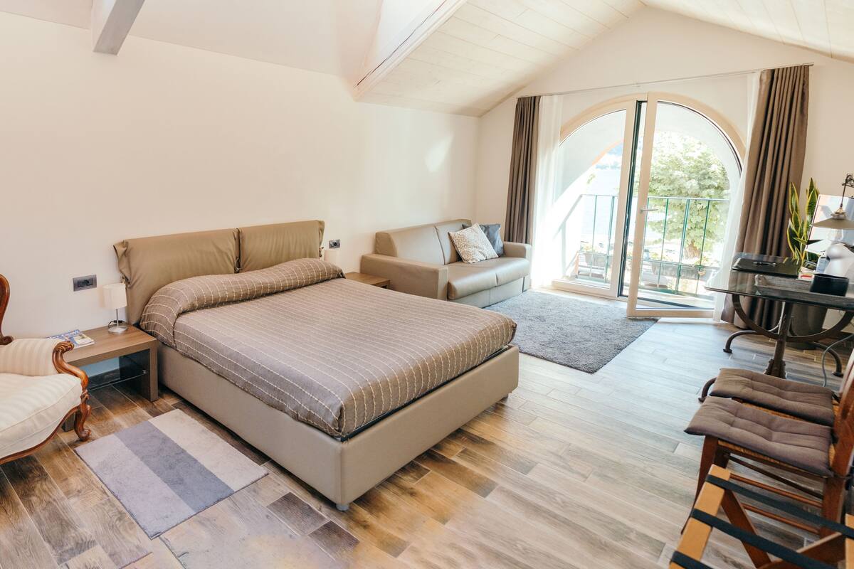 Junior Suite, Lake View | Frette Italian sheets, premium bedding, pillow-top beds, minibar