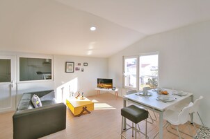 Amado - Duplex 3 Bed Apartment with Pool View and 2 Showers | Living area | LCD TV