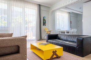 Luna - 2 Bed with Private Garden by the Pool | Living area