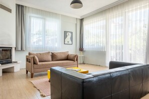 Luna - 2 Bed with Private Garden by the Pool | Living area