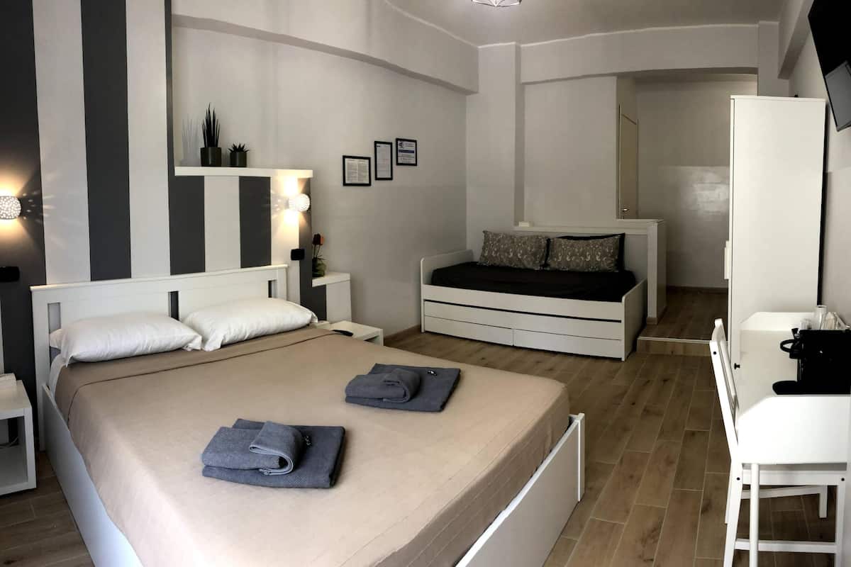 Luxury Triple Room, Multiple Beds, City View | Premium bedding, down comforters, memory foam beds, minibar