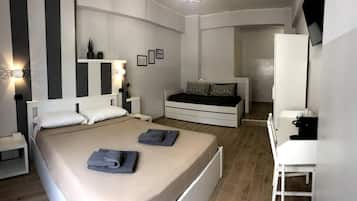 Luxury Triple Room, Multiple Beds, City View | Premium bedding, down comforters, memory foam beds, minibar