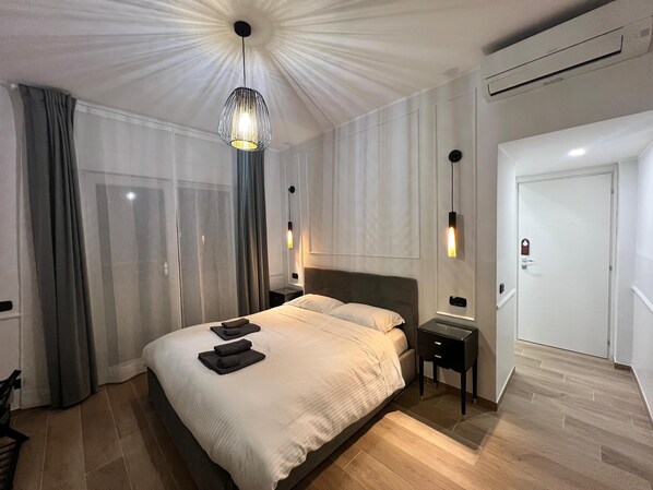 Superior Double Room | Premium bedding, down duvets, memory-foam beds, minibar - Avec Moi Roma (Rome)