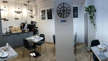 Free daily self-serve breakfast