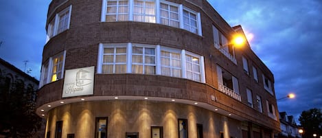 Façade de lâhĂ©bergement - soirĂ©e/nuit