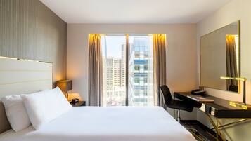 Literie hypoallergénique, coffres-forts dans les chambres, bureau