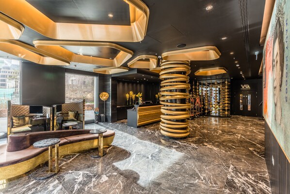 Lobby lounge