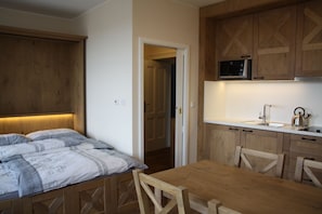 Apartment, Kitchenette (XL) | Desk, soundproofing, rollaway beds, free WiFi - Šatlava Valtice (Valtice)