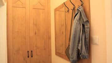 Apartment, Kitchenette (XXL) | Desk, soundproofing, rollaway beds, free WiFi