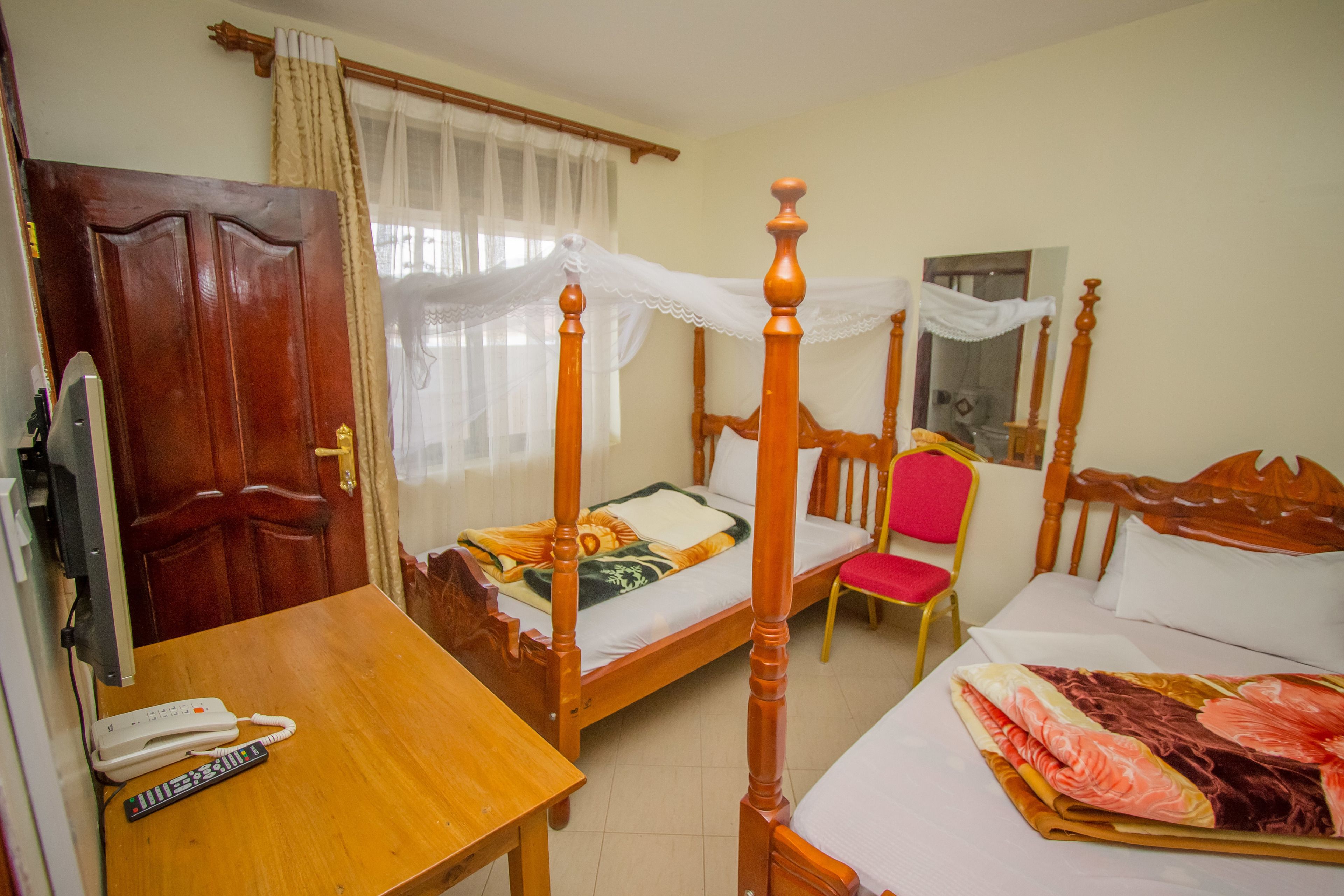 Phòng đôi hoặc 2 giường đơn Tiêu chuẩn | Bàn, truy cập Internet không dây miễn phí 