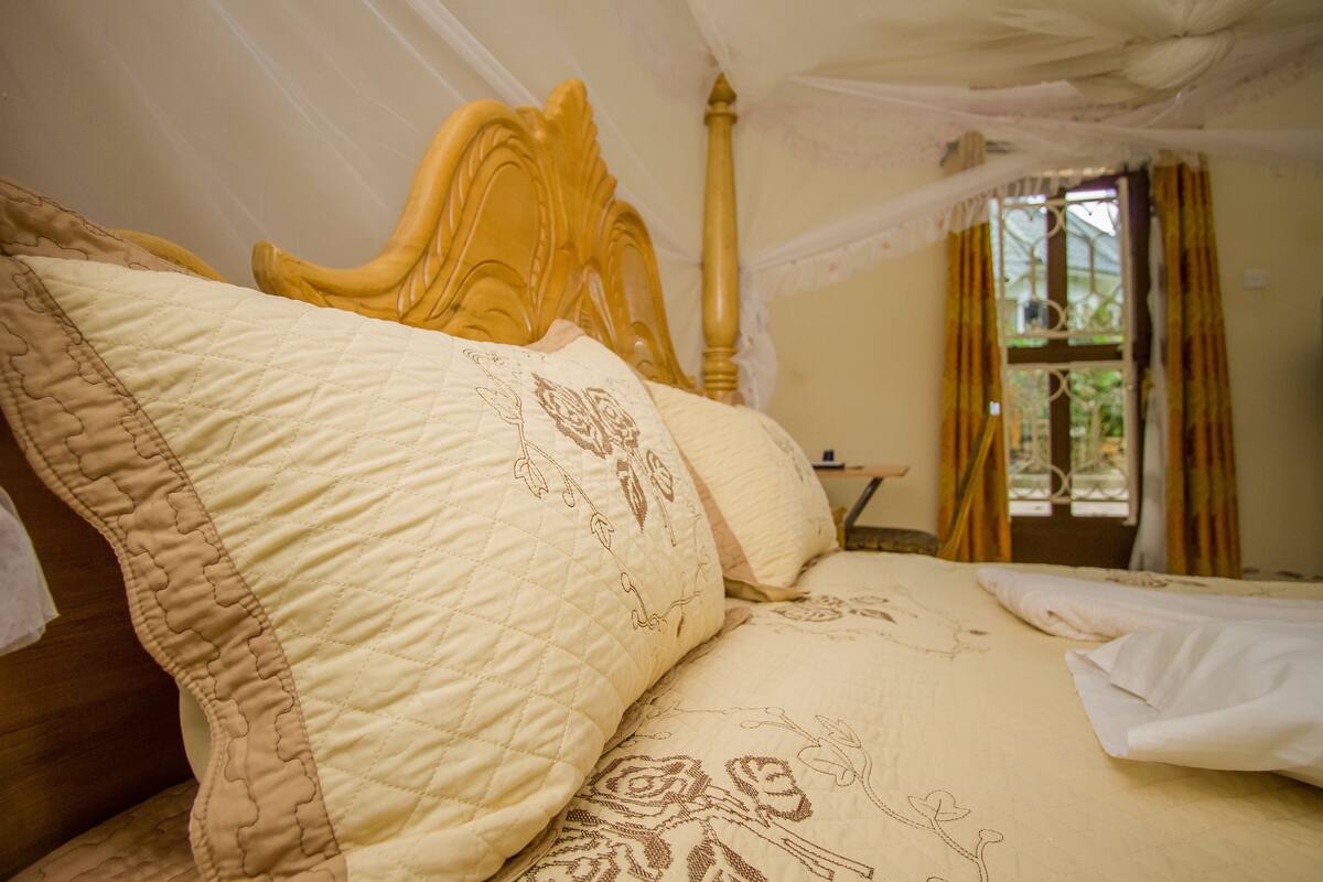 Cottage | Desk, free WiFi