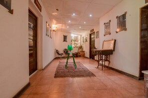 LCD TV - Malindi Boutique (Zanzibar Town)