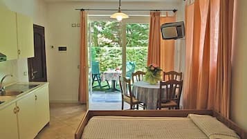 Apartment, 1 Bedroom | Laptop workspace, iron/ironing board, cots/infant beds, free WiFi