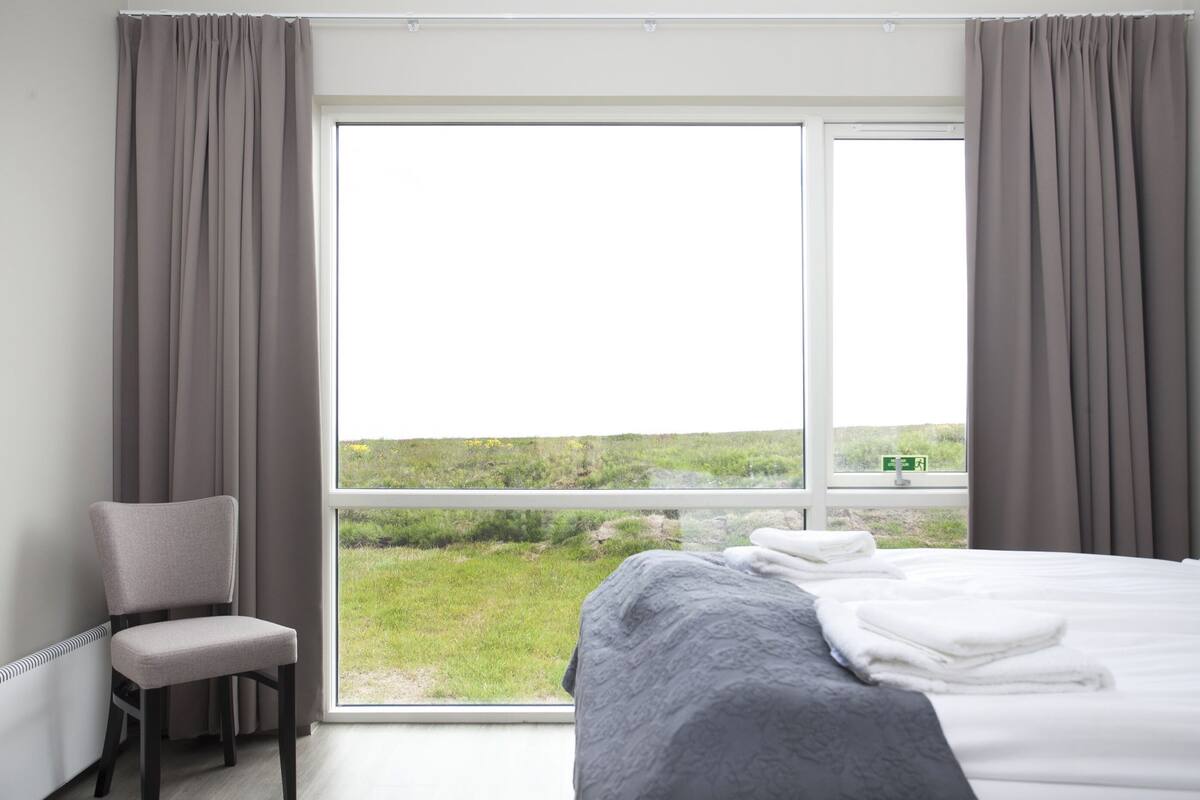 Chambres insonorisées, décoration personnalisée, draps fournis