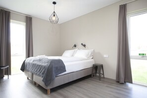 Individually decorated, soundproofing, bed sheets