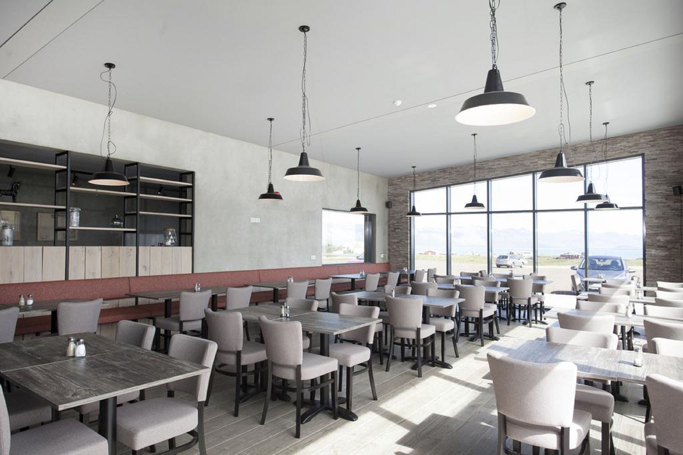 朝食 (郷土料理)、毎日提供 (1 名様 25 EUR)