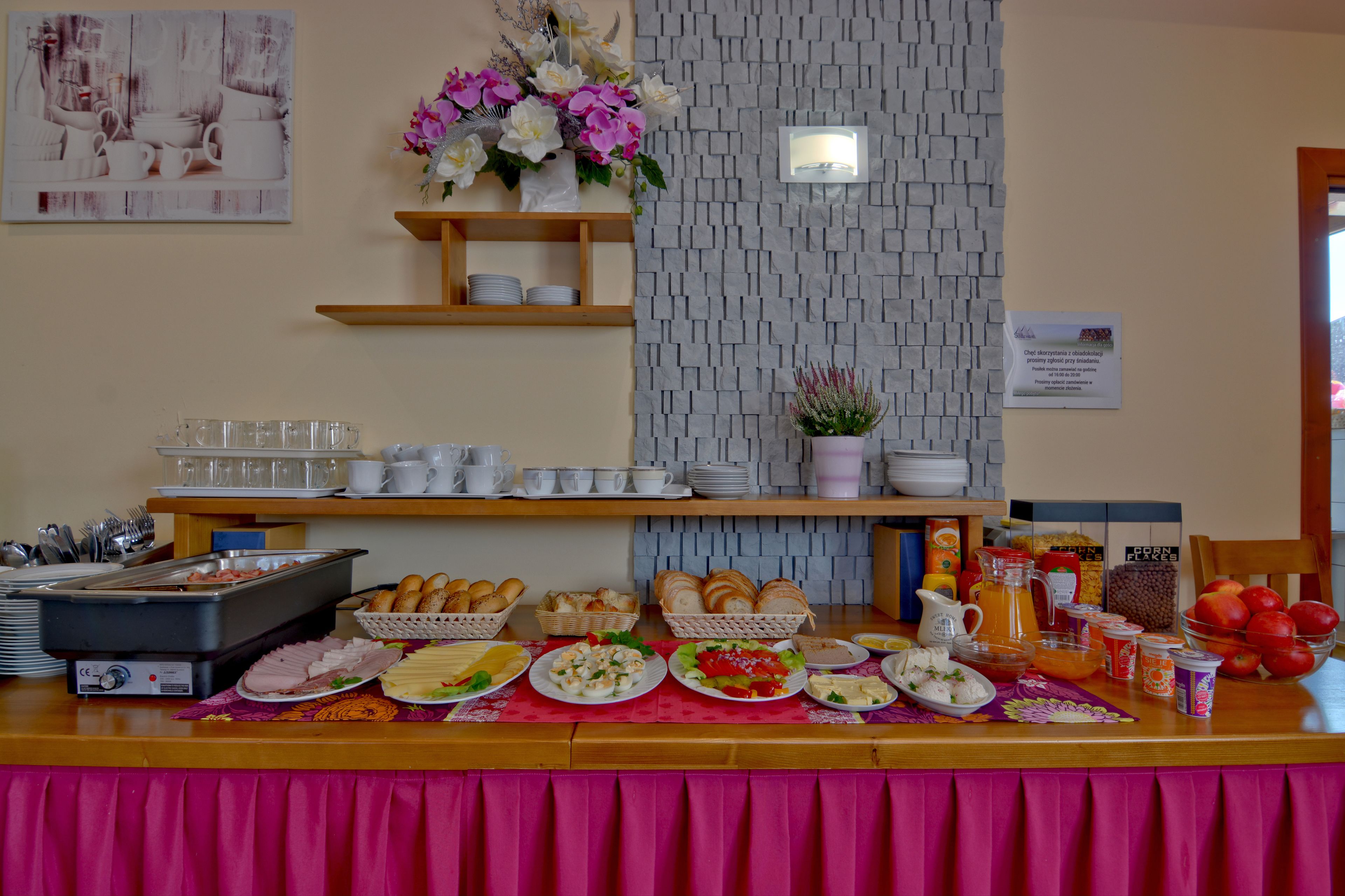 Dagelijks ontbijtbuffet (PLN 15.00 per persoon)