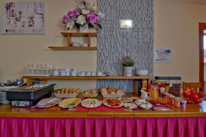 Daily buffet breakfast for a fee