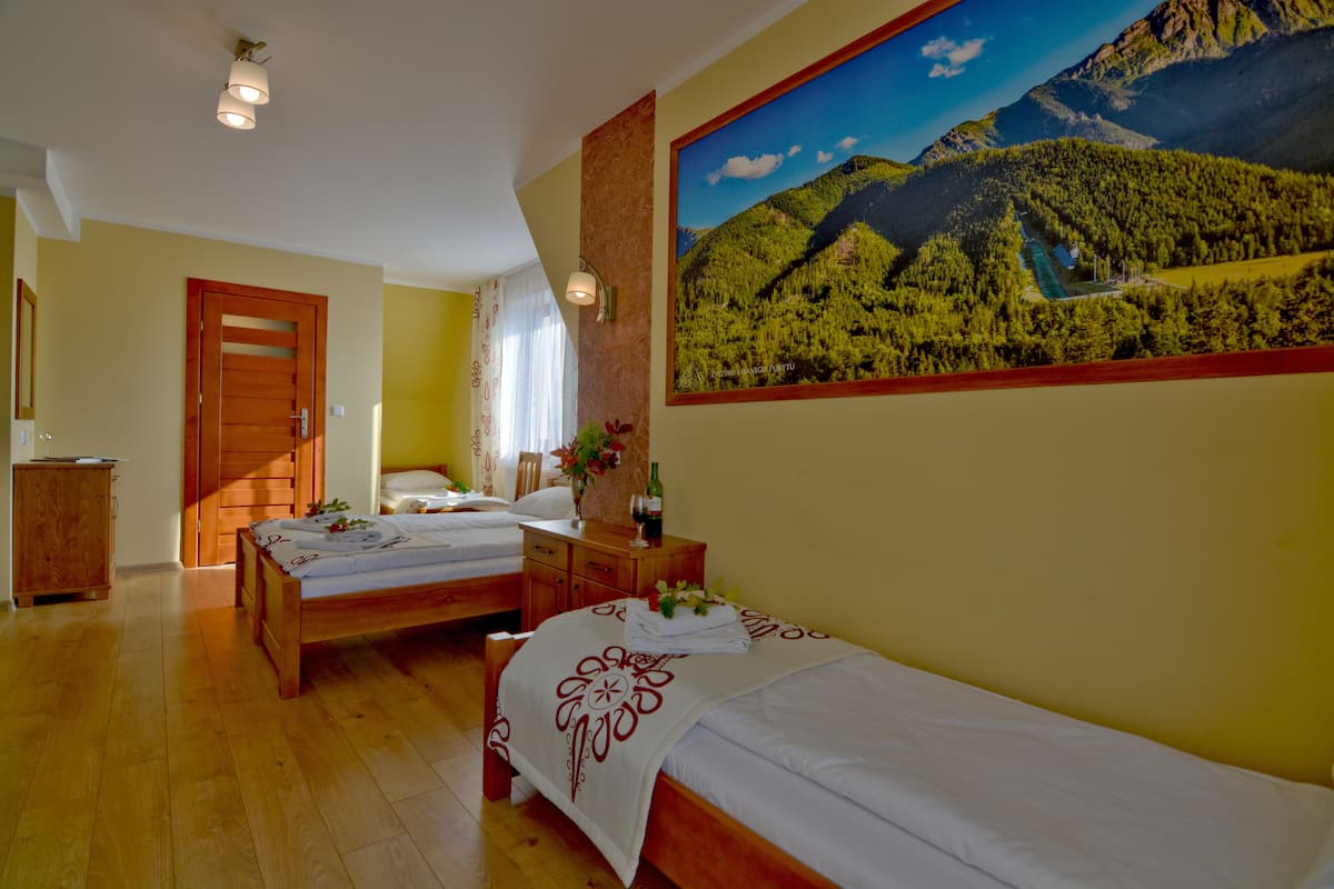 Camera familiare, balcone, vista montagna | Biancheria in cotone egiziano, biancheria da letto di alta qualità