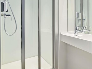 Room, 1 Double Bed, Private Bathroom | Desk, iron/ironing board, free cots/infant beds, free WiFi - hotelF1 Vesoul (Vesoul)