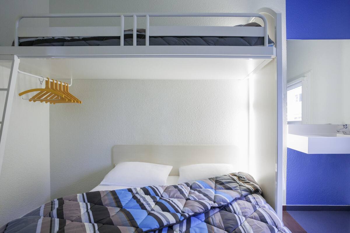 Kamer (Trio) | Een bureau, een strijkplank/strijkijzer, gratis babybedden, gratis wifi