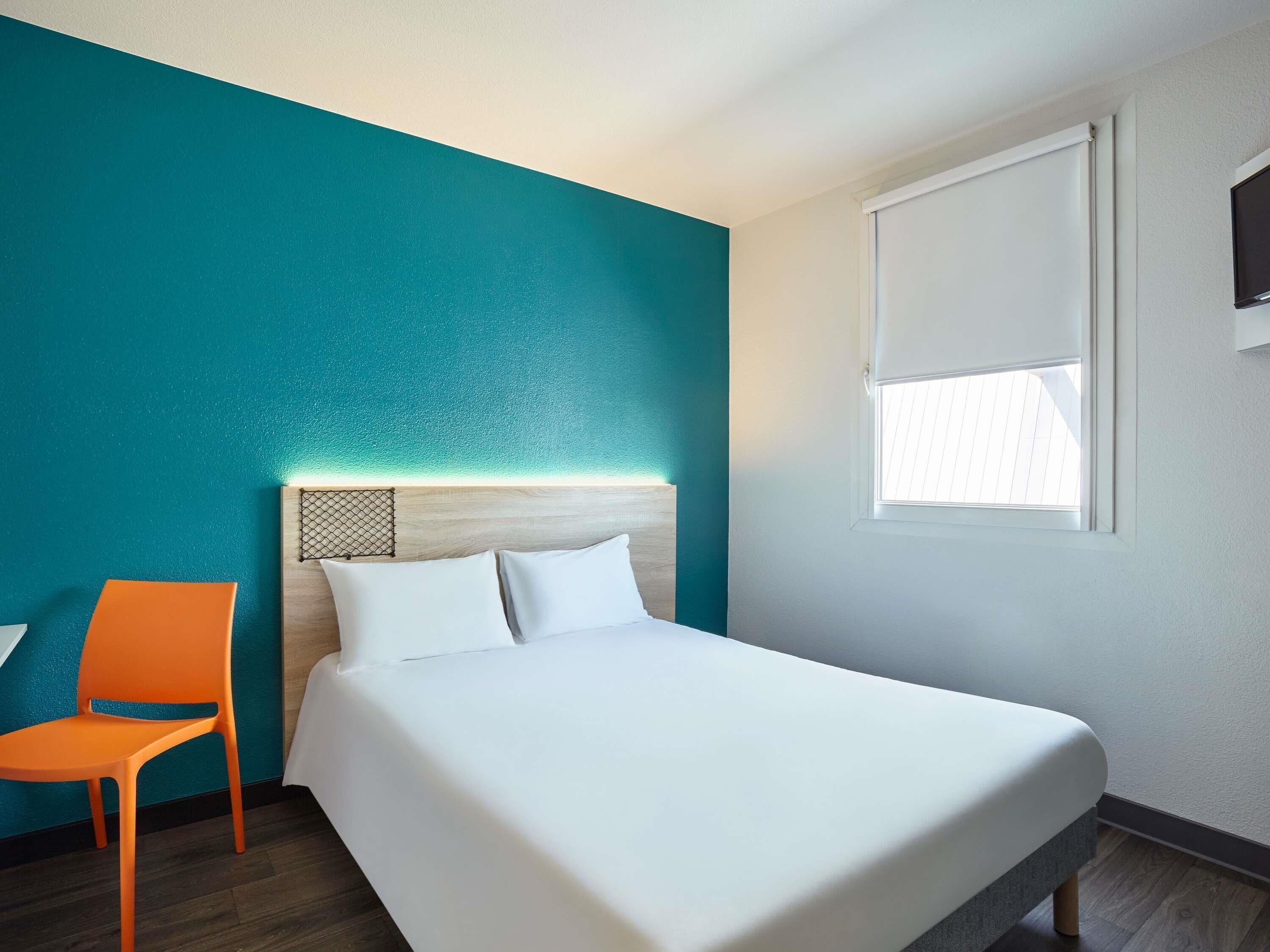 Room, 1 Double Bed, Private Bathroom | Desk, iron/ironing board (on request), cribs (free), WiFi (free)