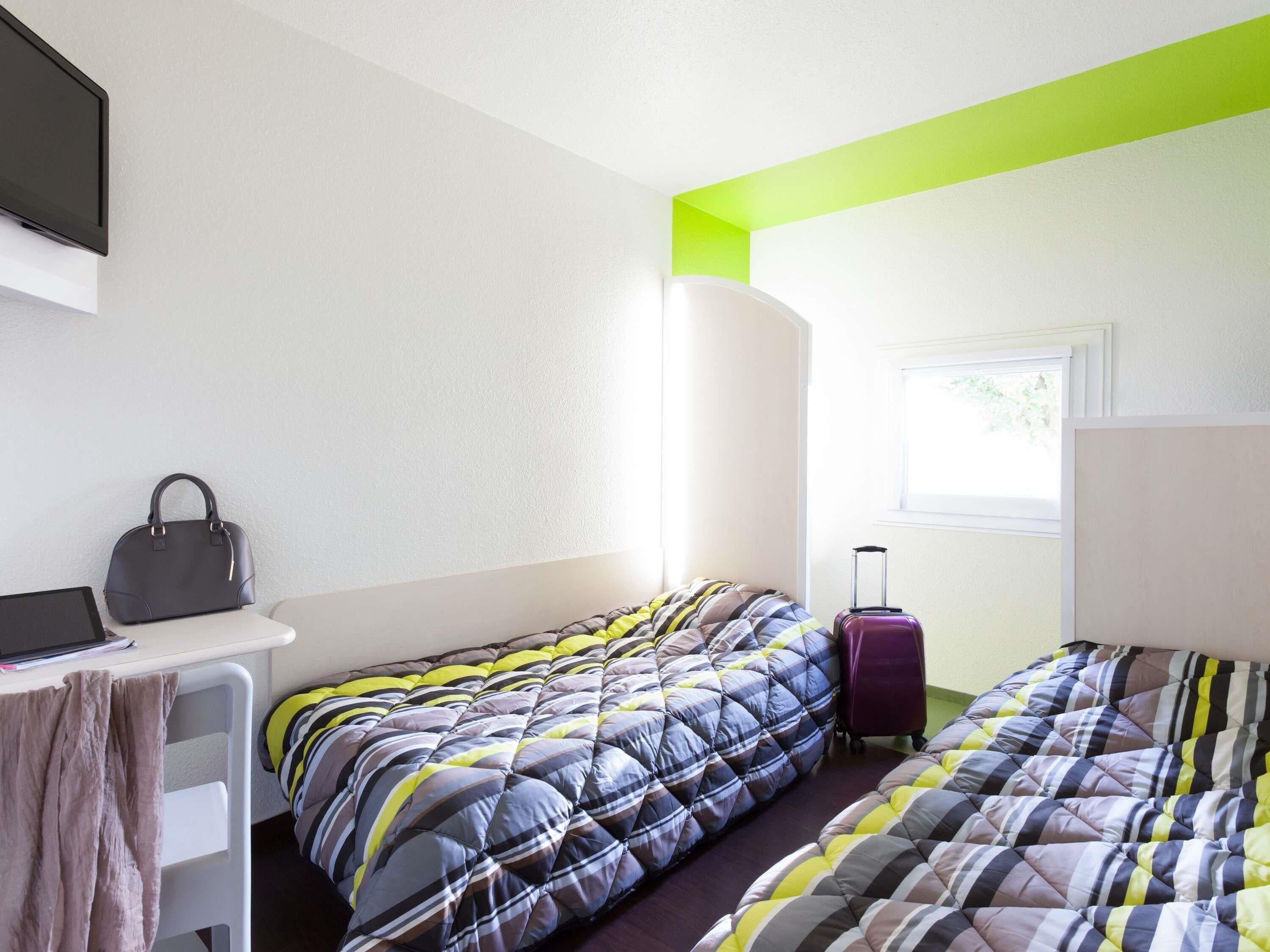 Room, 2 Twin Beds | Desk, iron/ironing board, free cribs/infant beds, free WiFi