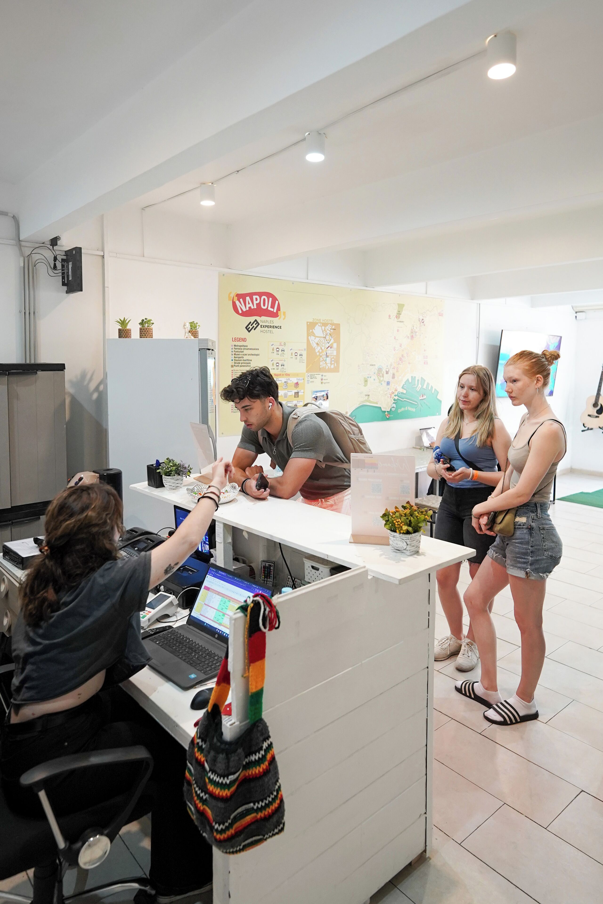 Foto - Naples Experience Hostel - Age Limit 18-28