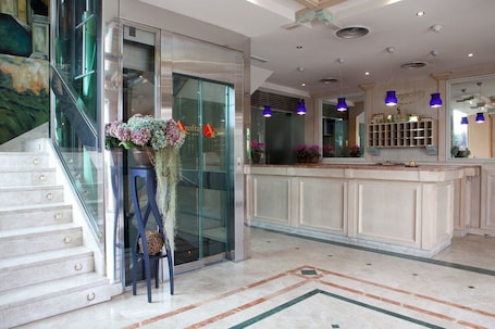Reception. Hotel Azofra